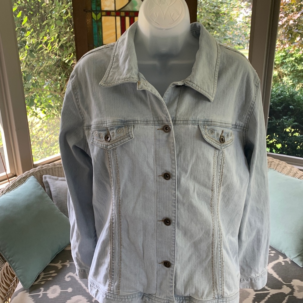 Denim & Co light blue cotton/spandex jean jacket❣️